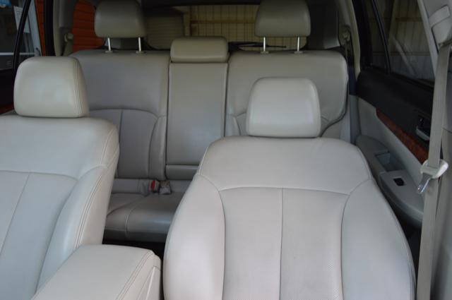 Used 2010 Subaru Outback 2.5i Limited AWD/4WD image 16