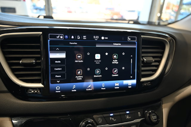 Used 2024 Chrysler Pacifica Touring-L FWD image 15