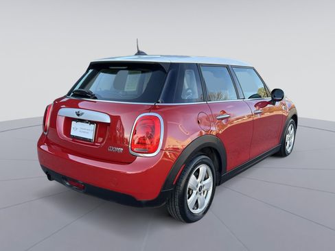 Used 2015 MINI Cooper 4-Door Hardtop image 5