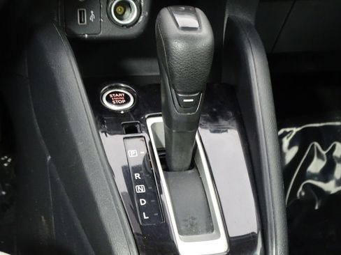 Used 2022 Nissan Versa SV w/ Trunk Package image 32