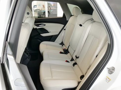 New 2025 Audi Q5 Premium image 12