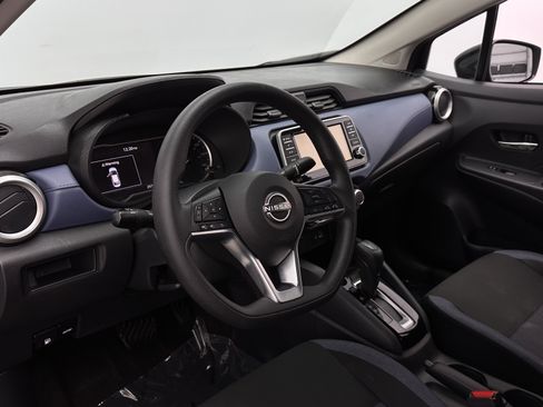 Used 2025 Nissan Versa SV FWD image 11