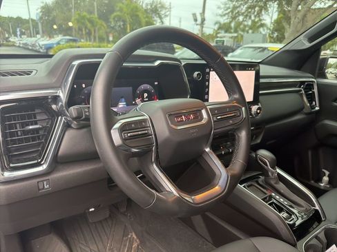 Used 2024 GMC Canyon Elevation w/ Elevation Premium Package image 9