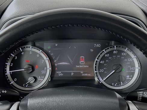 Used 2023 Toyota Highlander XLE image 12