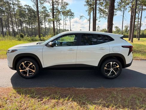 New 2026 Chevrolet Trax RS FWD image 2