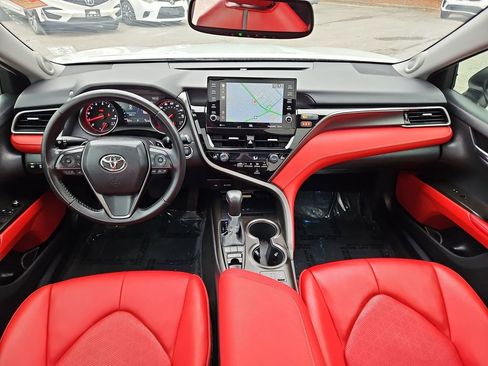 Used 2022 Toyota Camry XSE image 9