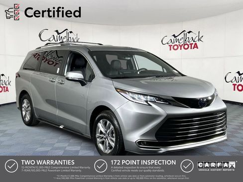 Used 2025 Toyota Sienna Limited image 1
