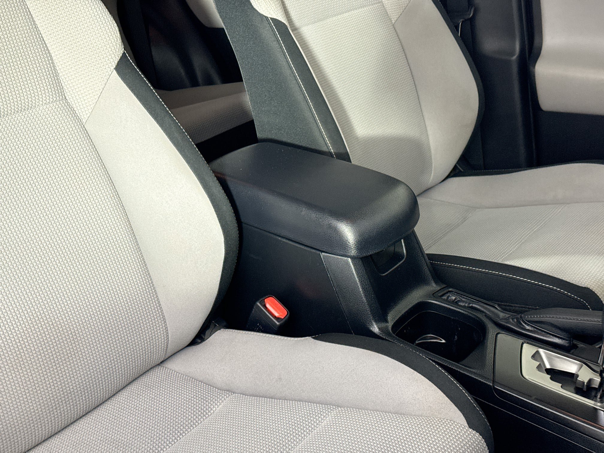 Used 2018 Toyota RAV4 XLE AWD/4WD image 37