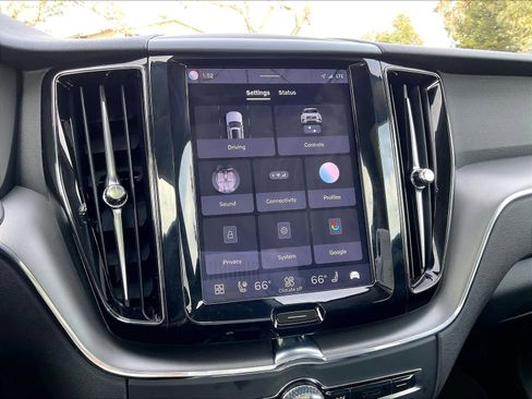 Used 2025 Volvo XC60 B5 Core image 38