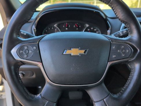 Used 2022 Chevrolet Traverse LT FWD image 24
