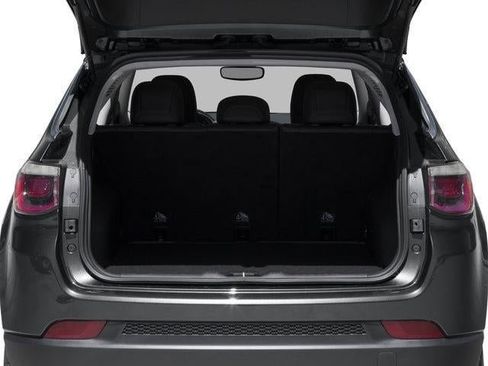 Used 2018 Jeep Compass Latitude w/ Cold Weather Group image 12