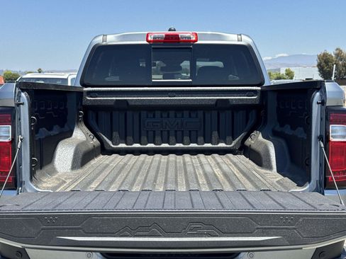 New 2026 GMC Canyon Elevation w/ LPO, Black Badging Package RWD image 25