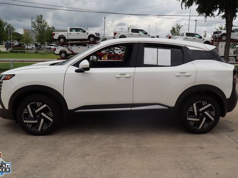 Used 2025 Nissan Kicks SV FWD image 7