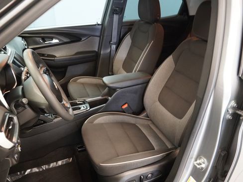 Used 2023 Chevrolet TrailBlazer LT image 3