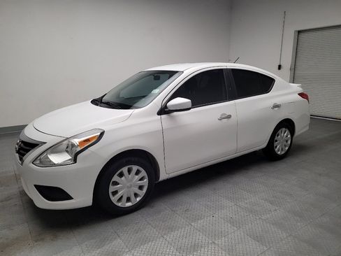 Used 2019 Nissan Versa SV FWD image 2