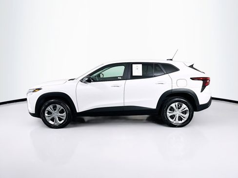 Used 2025 Chevrolet Trax LS FWD image 4