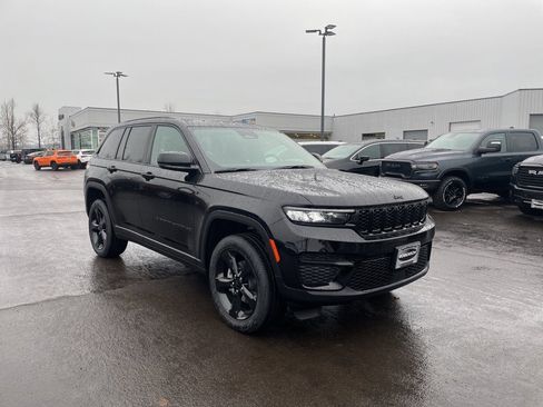 New 2025 Jeep Grand Cherokee Altitude image 8
