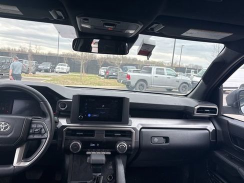 Used 2025 Toyota 4Runner SR5 image 18