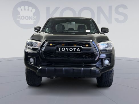Used 2017 Toyota Tacoma TRD Off-Road w/ Tow Package (A/T) AWD/4WD image 11