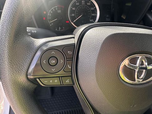 Used 2022 Toyota Corolla LE image 13