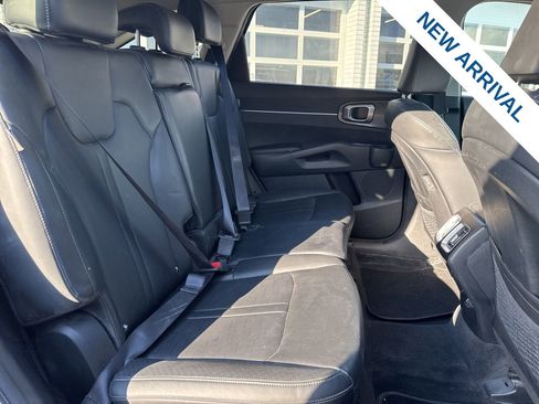 Used 2024 Kia Sorento S image 11
