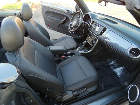 Used 2018 Volkswagen Beetle 2.0T S image 22