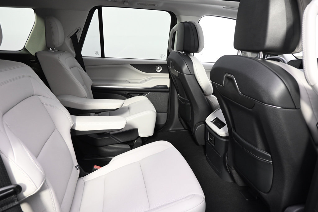 New 2026 Lincoln Navigator Reserve AWD/4WD image 18