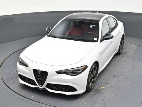 Used 2024 Alfa Romeo Giulia Veloce RWD image 19