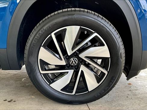 New 2026 Volkswagen Atlas SE image 8