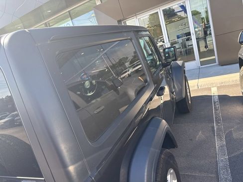 Used 2018 Jeep Wrangler Sport AWD/4WD image 15