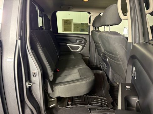 Used 2017 Nissan Titan SV image 34