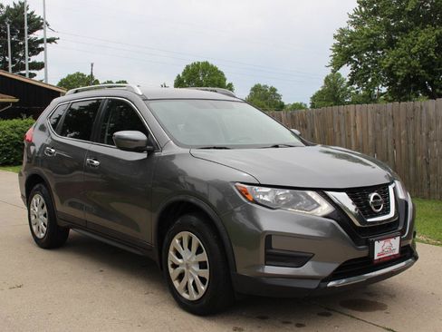 Used 2017 Nissan Rogue S w/ S Appearance Package AWD/4WD image 2