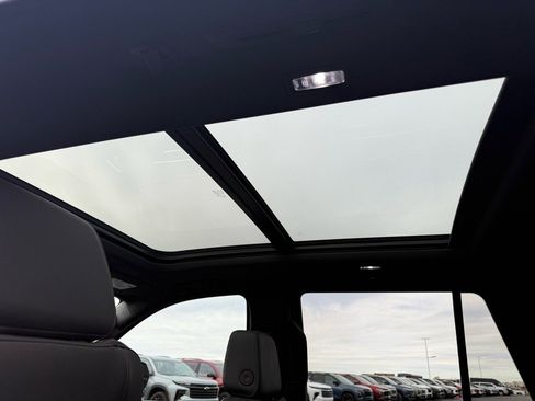 Used 2025 Chevrolet Tahoe Z71 w/ Z71 Off-Road Package image 16