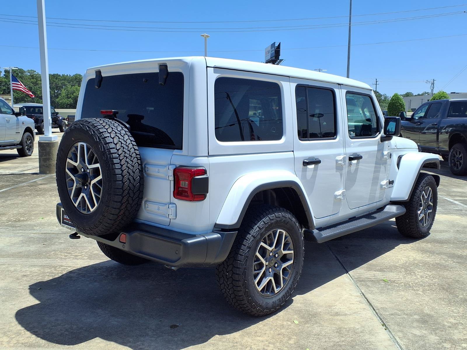 New 2026 Jeep Wrangler Unlimited Sahara AWD/4WD image 4