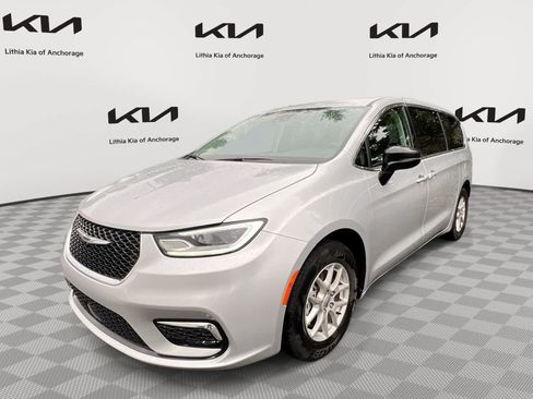 Used 2024 Chrysler Pacifica Touring-L FWD image 1