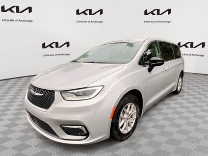 Used 2024 Chrysler Pacifica Touring-L