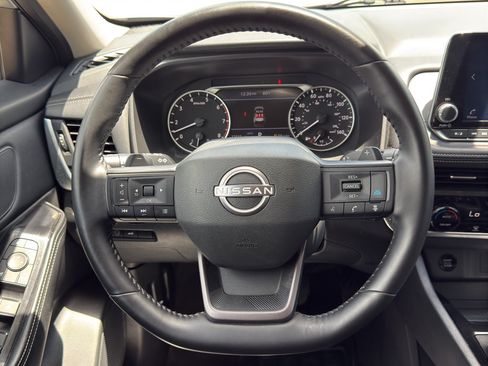 Used 2025 Nissan Rogue SV AWD/4WD image 19