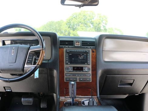 Used 2014 Lincoln Navigator 2WD image 22