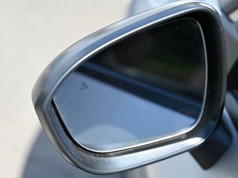 Used 2024 Nissan Rogue S FWD image 10