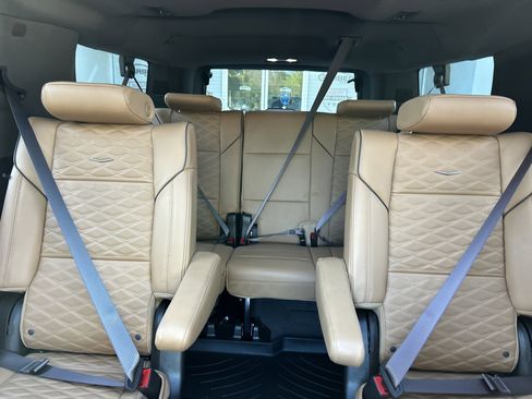 Used 2024 Cadillac Escalade ESV Premium Luxury w/ Performance Package image 15