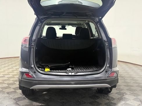 Used 2018 Toyota RAV4 XLE AWD/4WD image 6