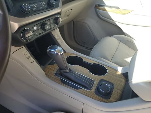 Used 2018 GMC Acadia Denali w/ Technology Package image 11