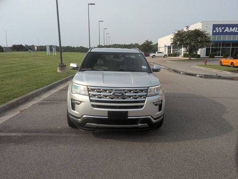 Used 2018 Ford Explorer Limited w/ Equipment Group 301A FWD image 8