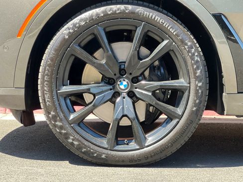 Used 2023 BMW X7 xDrive40i w/ M Sport Package AWD/4WD image 28