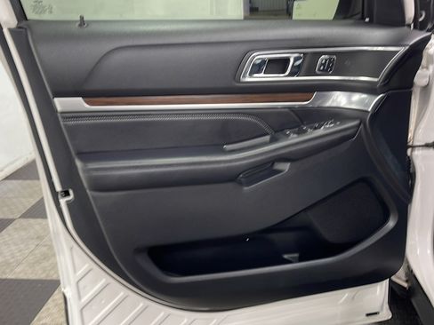 Used 2018 Ford Explorer Limited AWD/4WD image 13