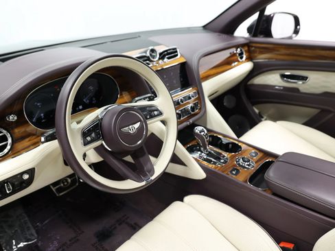 Used 2023 Bentley Bentayga Extended Wheelbase AWD/4WD image 24