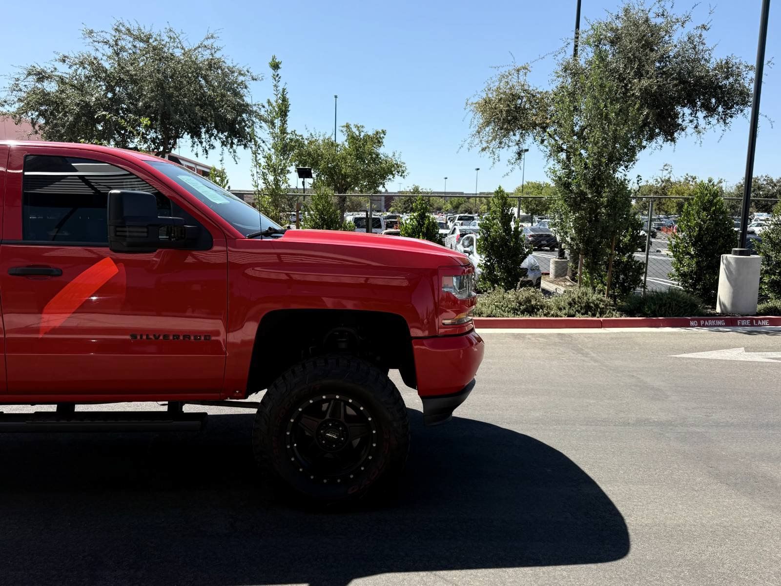Used 2018 Chevrolet Silverado 1500 Custom w/ Custom Convenience Package AWD/4WD image 4