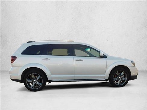Used 2017 Dodge Journey Crossroad FWD image 4