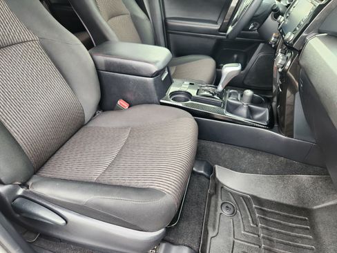 Used 2022 Toyota 4Runner TRD Off-Road AWD/4WD image 14