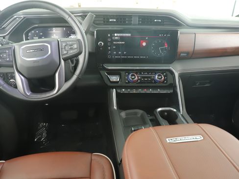 Used 2025 GMC Sierra 2500 Denali Ultimate image 18